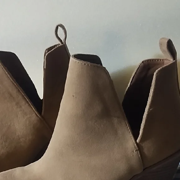 #0117 Women's Tan Ankle Boots - Picture 2 of 5
